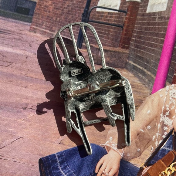 Vintage Cat in Chair Brooch / Pin by JJ Jonette - Picture 3 of 4